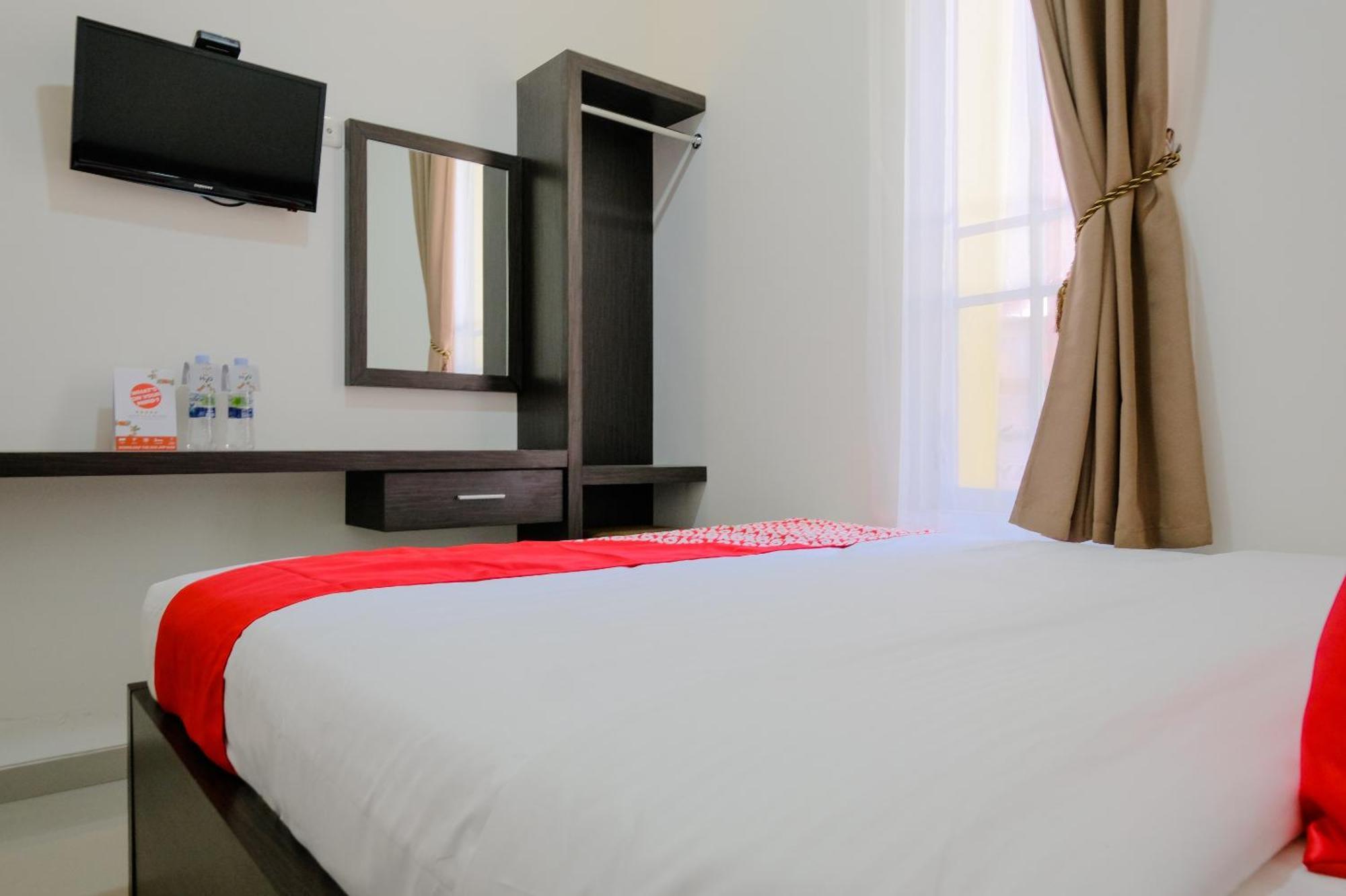 Hotel O Universitas Brawijaya Near Mall Dinoyo Malang Esterno foto