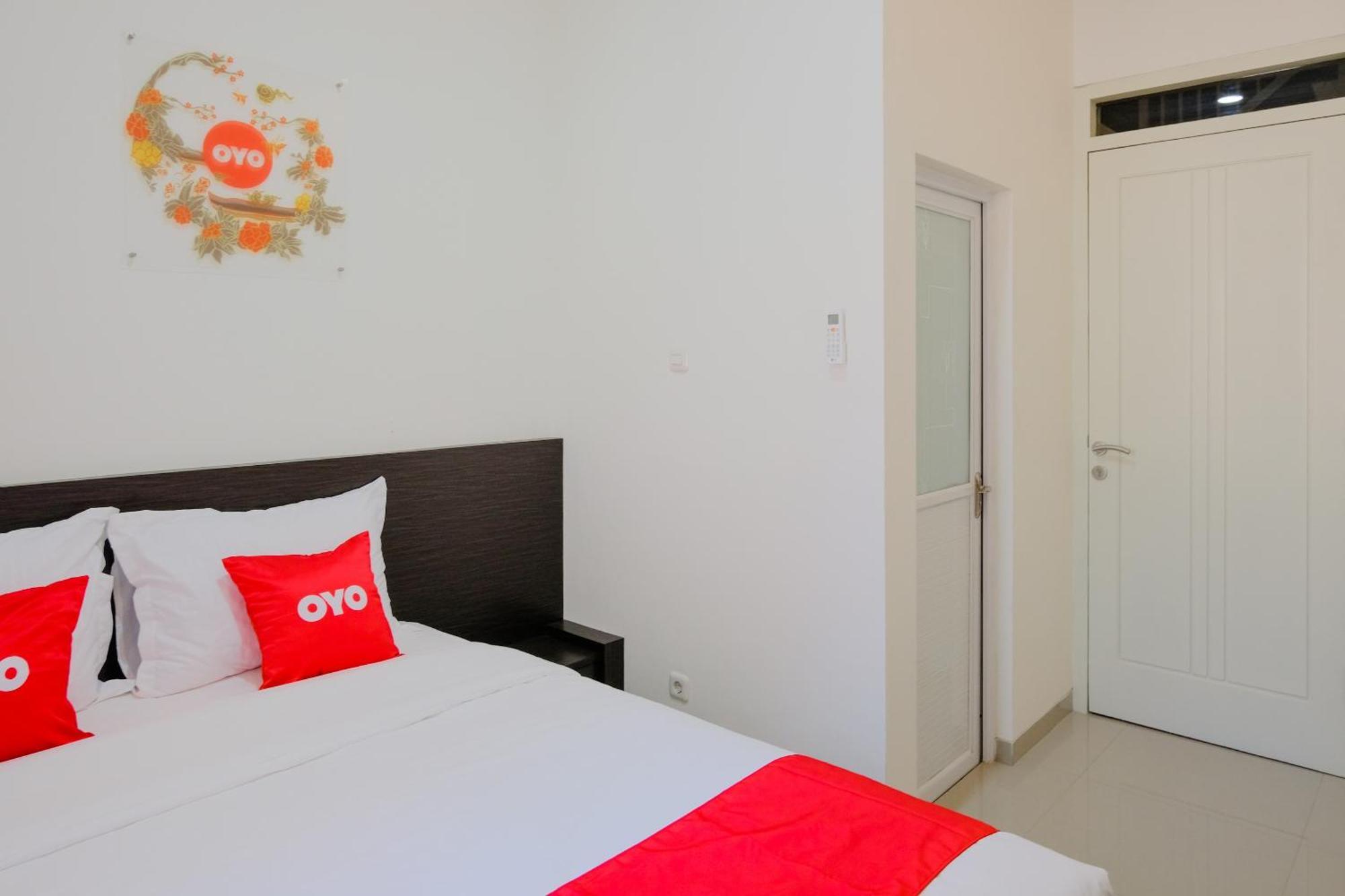 Hotel O Universitas Brawijaya Near Mall Dinoyo Malang Esterno foto